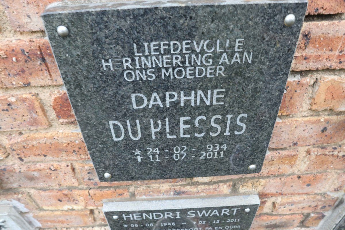 PLESSIS Daphne, du 1934-2011
