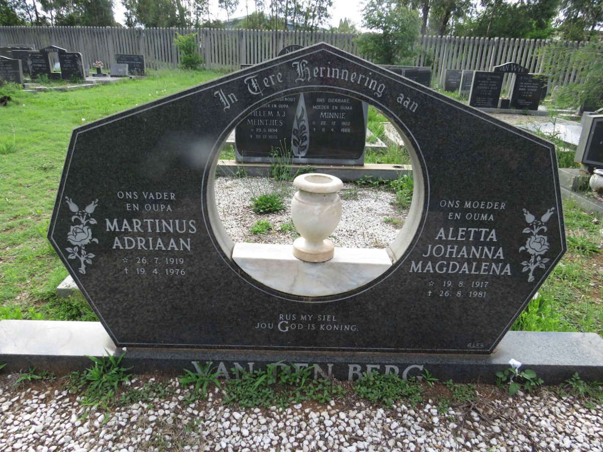 BERG Martinus Adriaan, van den 1919-1976 &amp; Aletta Johanna Magdalena 1917-1981