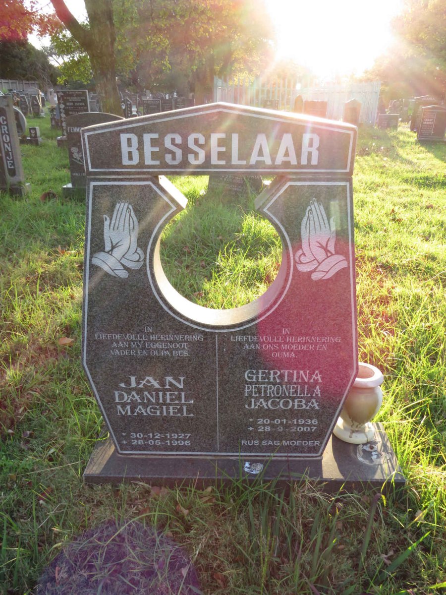 BESSELAAR Jan Daniel Magiel 1927-1996 &amp; Gertina Petronella Jacoba 1936-2007