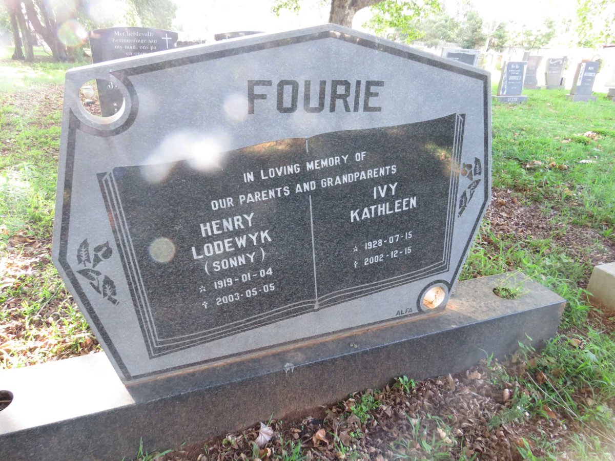 FOURIE Henry Lodewyk 1919-2003 &amp; Ivy Kathleen 1928-2002
