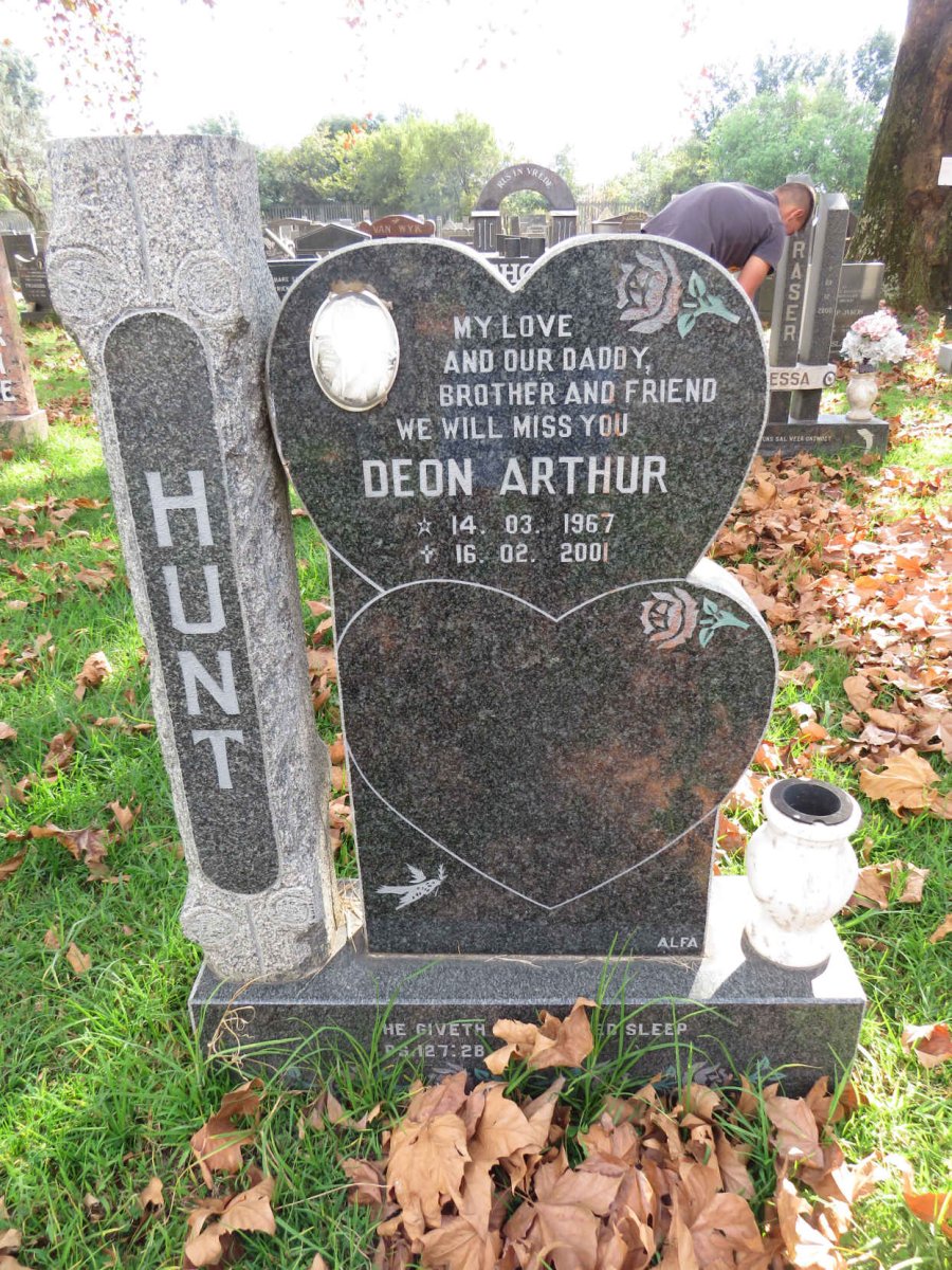 HUNT Deon Arthur 1967-2001