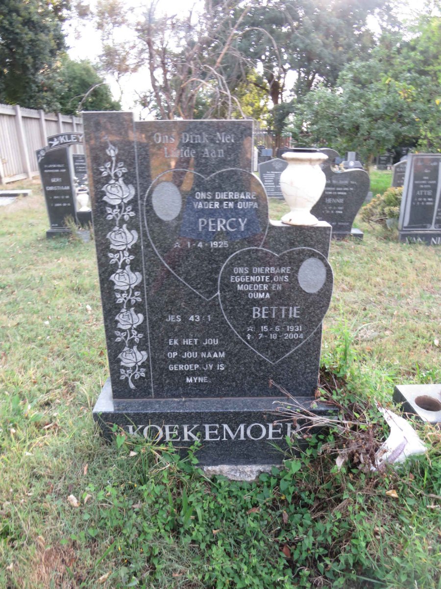 KOEKEMOER Percy 1925- &amp; Bettie 1931-2004