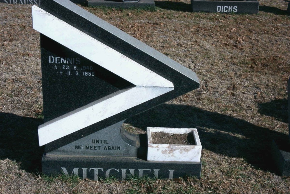 MITCHELL Dennis 1948-1995