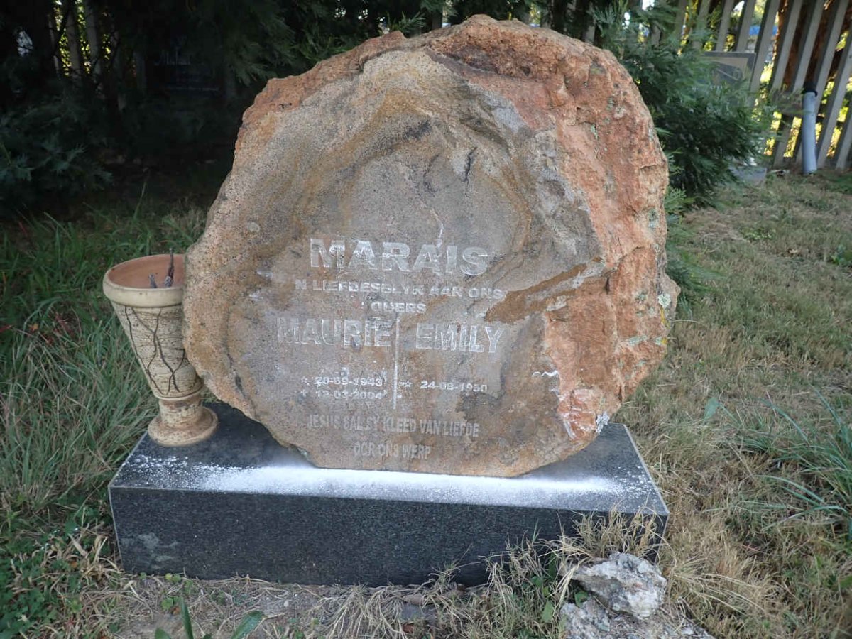 MARAIS Maurie 1943-2004 &amp; Emily 1950-