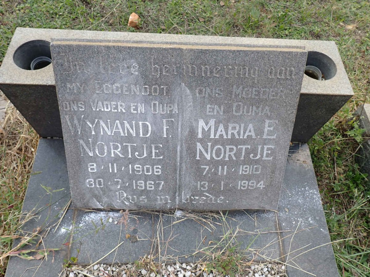 NORTJE Wynand F. 1906-1967 &amp; Maria E. 1910-1994