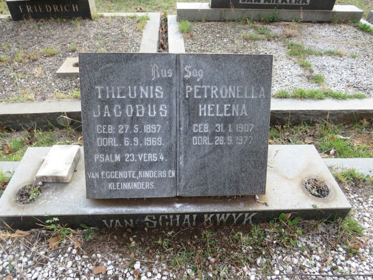 SCHALKWYK Theunis Jacobus, van 1897-1969 &amp; Petronella Helena 1907-1977