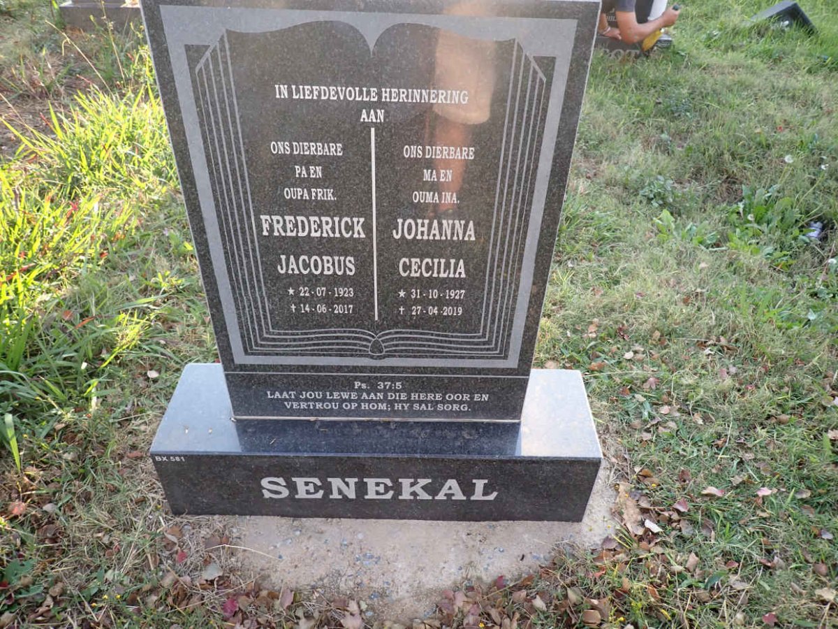 SENEKAL Frederick Jacobus 1923-2017 &amp; Johanna Cecilia 1927-2019