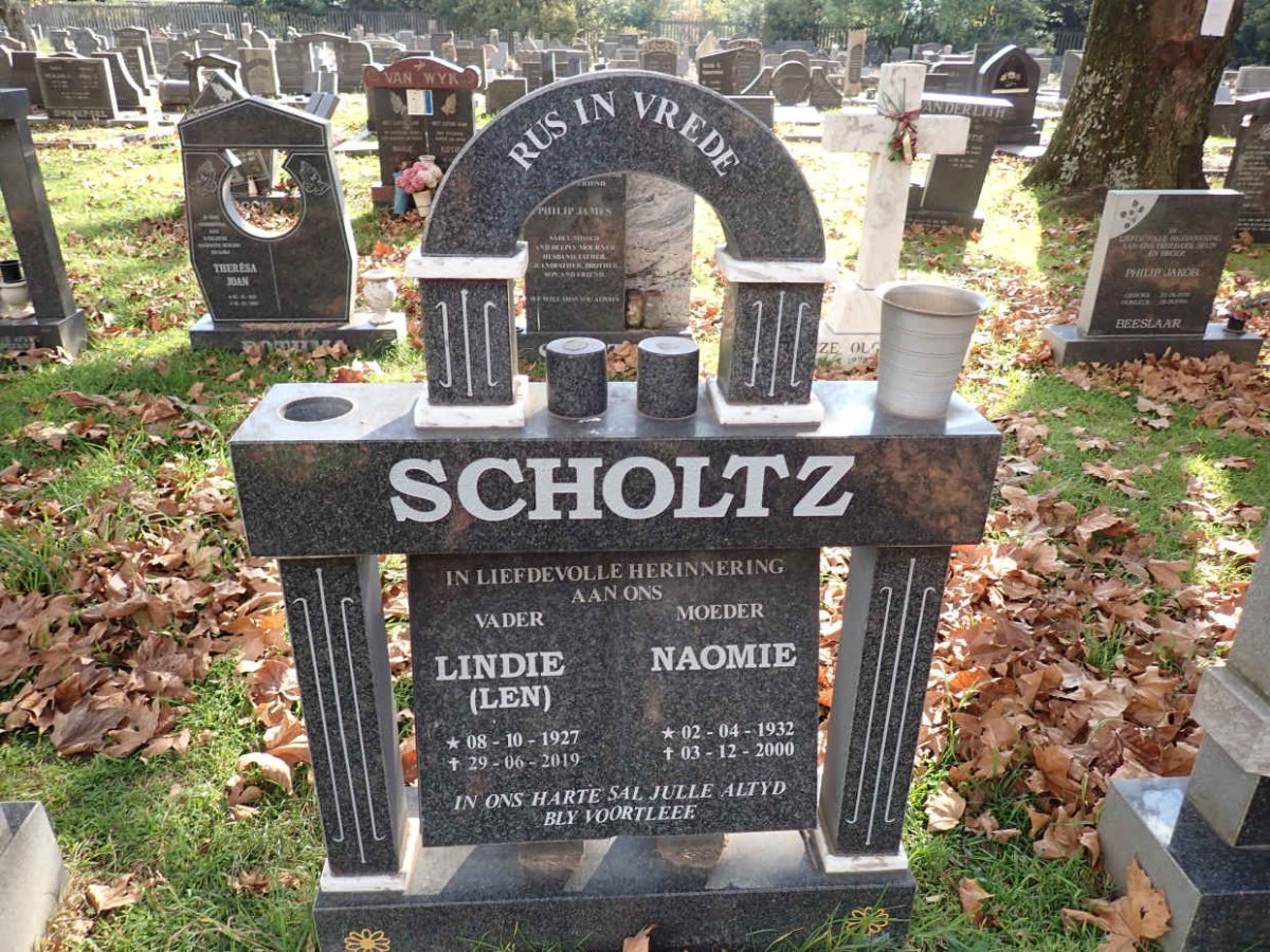SCHOLTZ Lindie 1927-2019 &amp; Naomie 1932-2000
