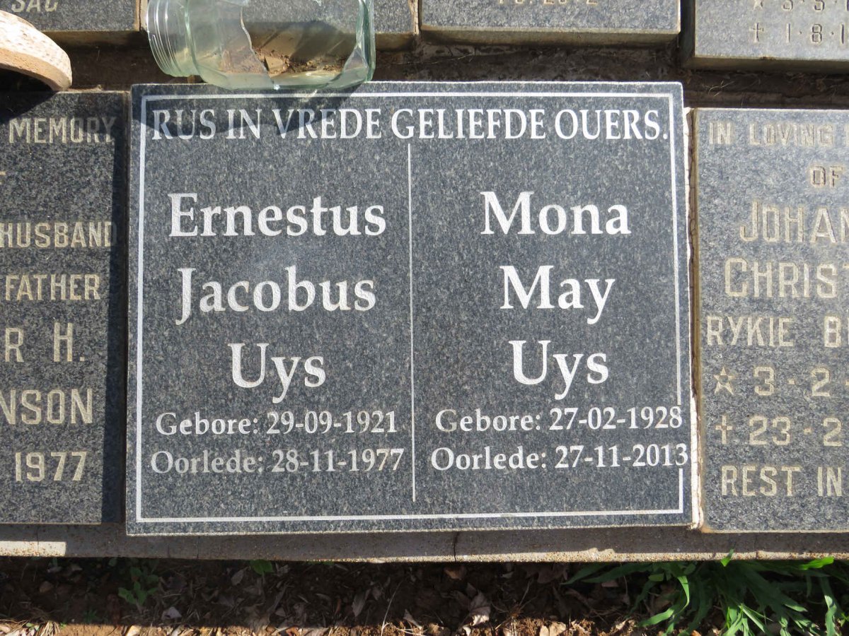UYS Ernestus Jacobus 1921-1977 &amp; Mona May 1928-2013
