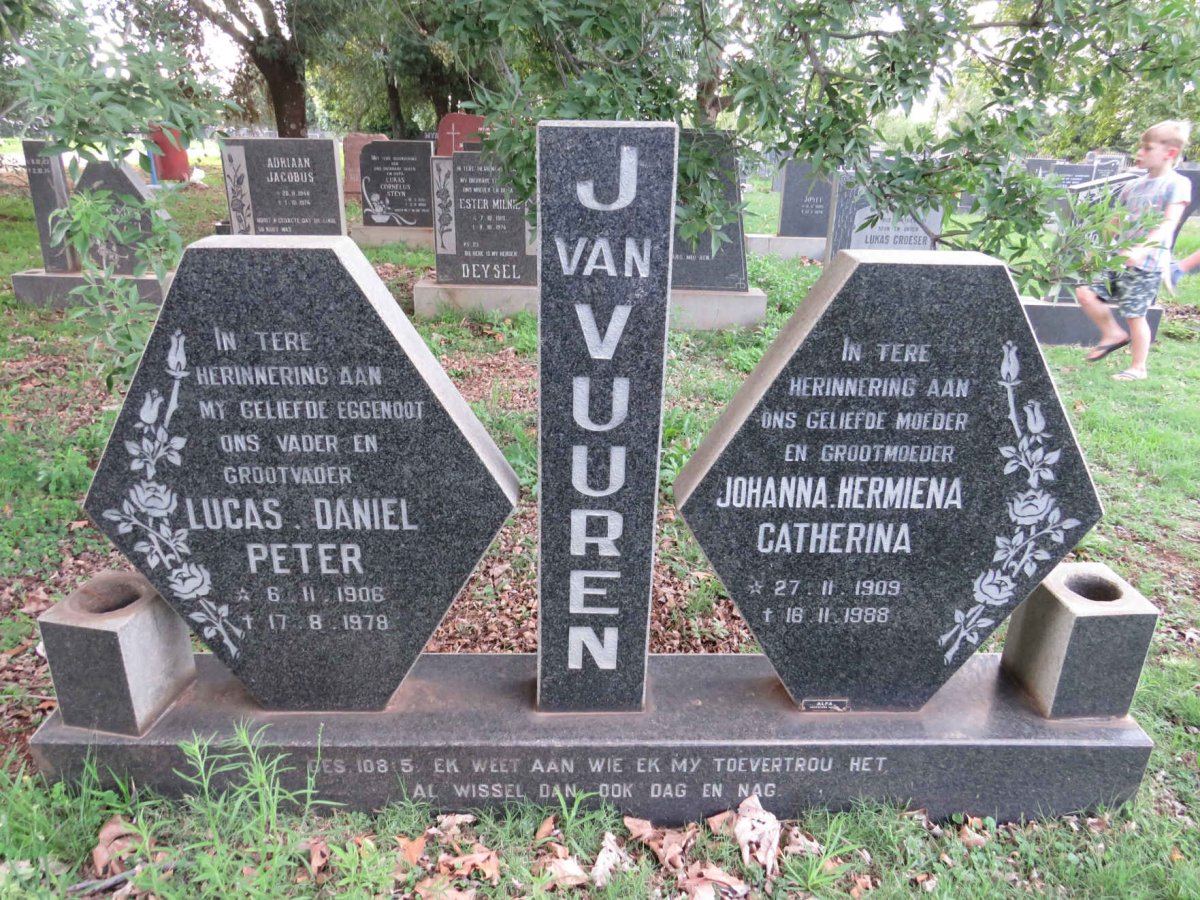 VUUREN Lucas Daniel Peter, J. van 1906-1978 &amp; Johanna Hermiena Catherina 1909-1988