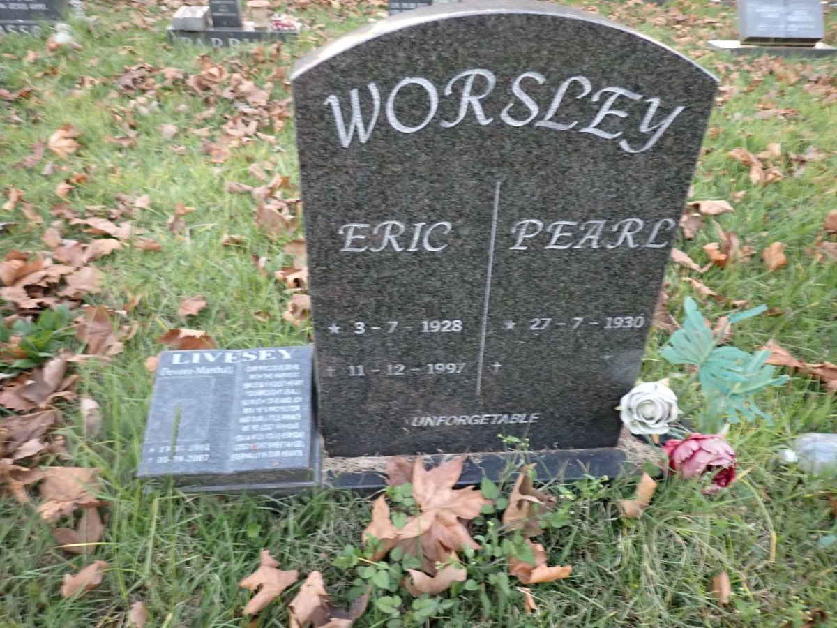 WORSLEY Eric 1928-1997 &amp; Pearl 1930- :: LIVESEY Devone Marshall 2001-2007