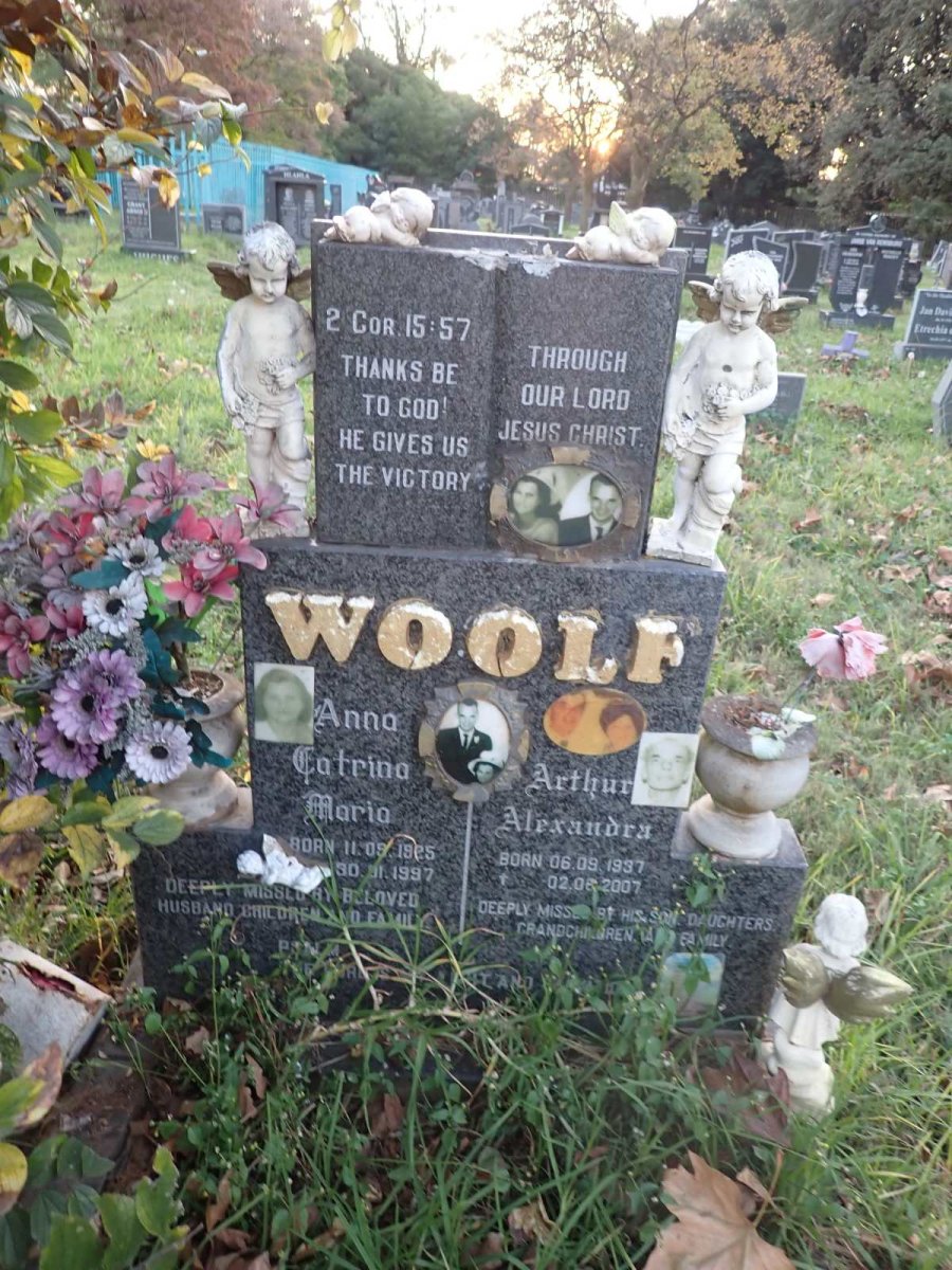 WOOLF Arthur Alexandra 1937-2007 &amp; Anna Catrina Maria 1925-1997