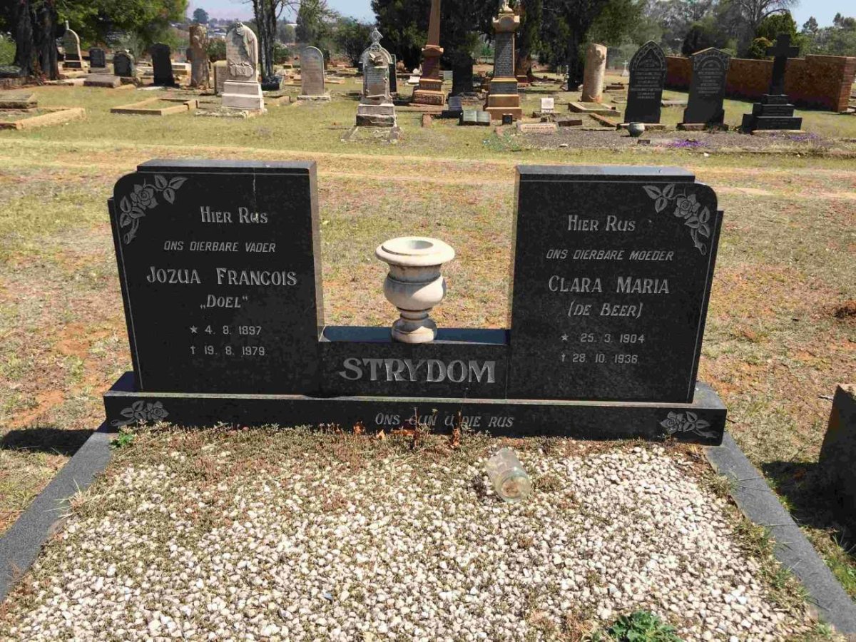 STRYDOM Jozua Francois 1897-1979 &amp; Clara Maria DE BEER 1904-1936