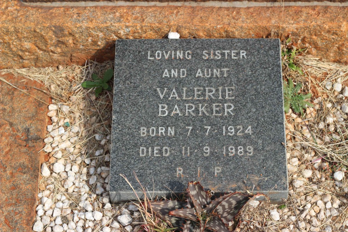 BARKER Valerie 1924-1989