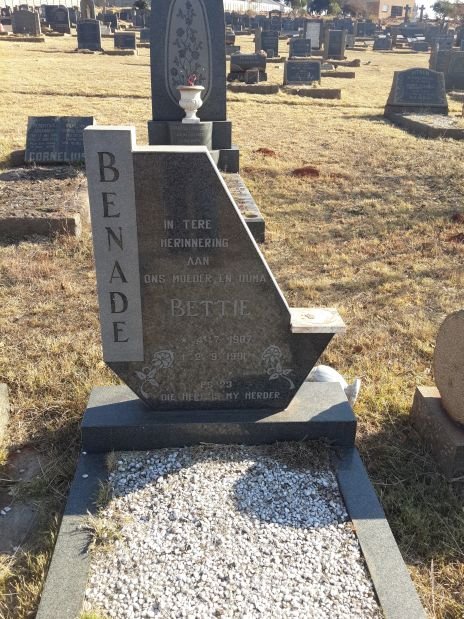 BENADE Bettie 1907-1991