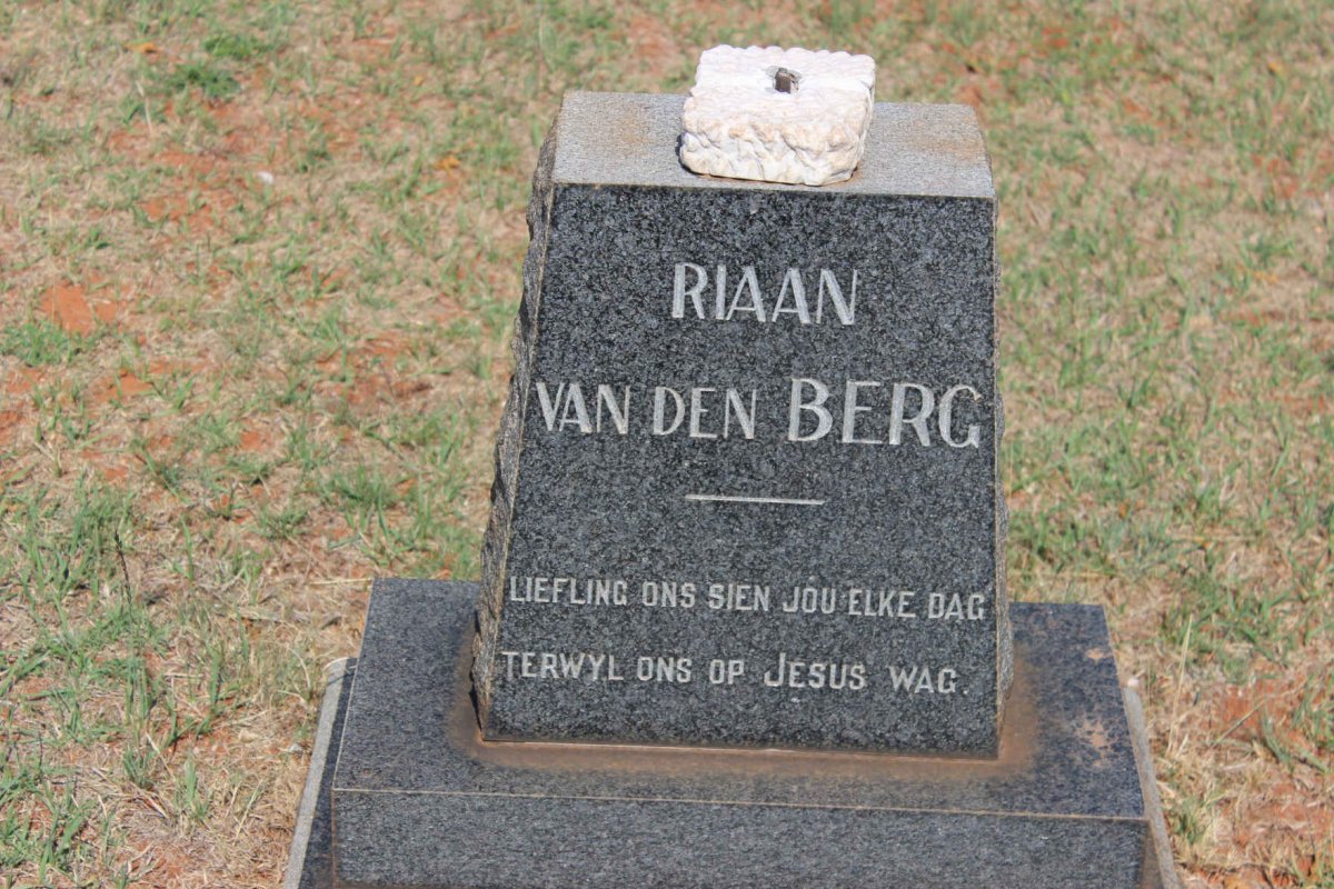 BERG Riaan, van den