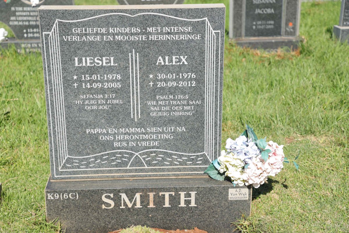 SMITH Alex 1976-2012 :: SMITH Liesel 1978-2005
