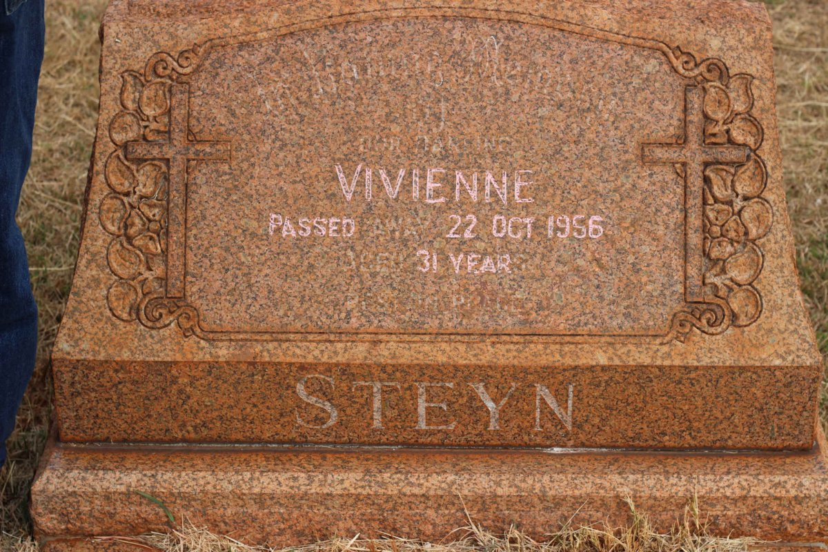 STEYN Vivienne -1956
