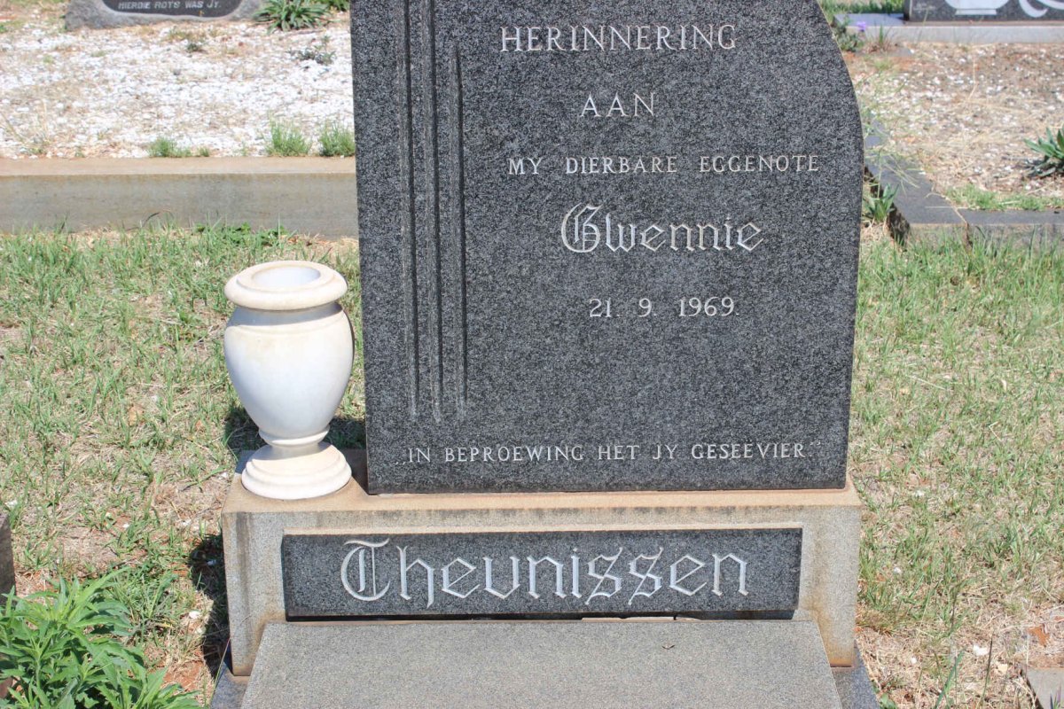 THEUNISSEN Gwennie -1969