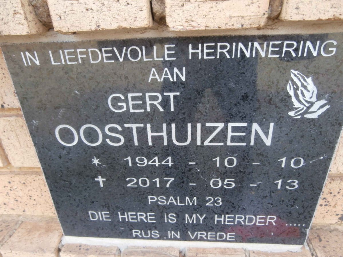 OOSTHUIZEN Gert 1944-2017