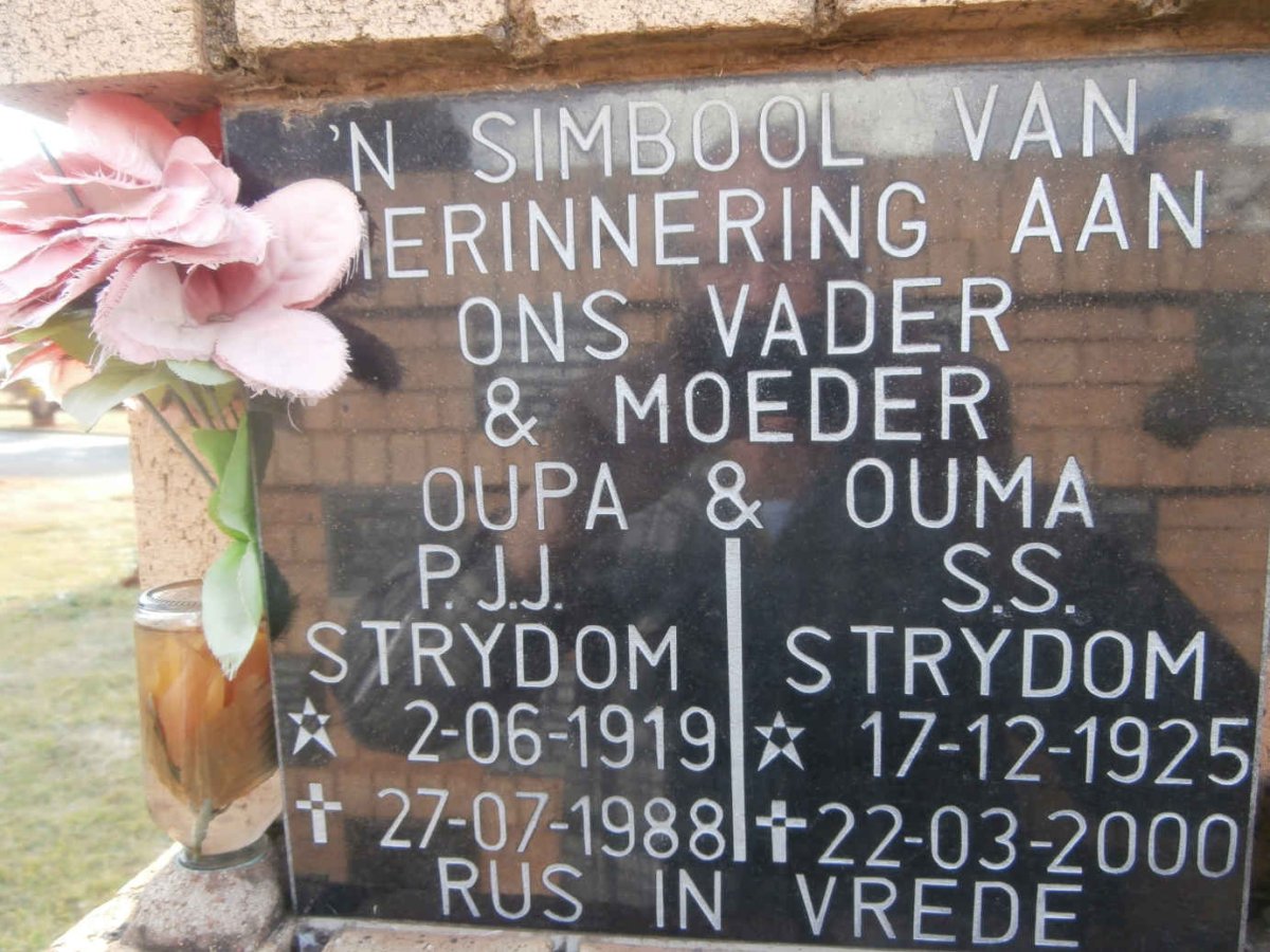 STRYDOM P.J.J. 1919-1988 &amp; S.S. 1925-2000