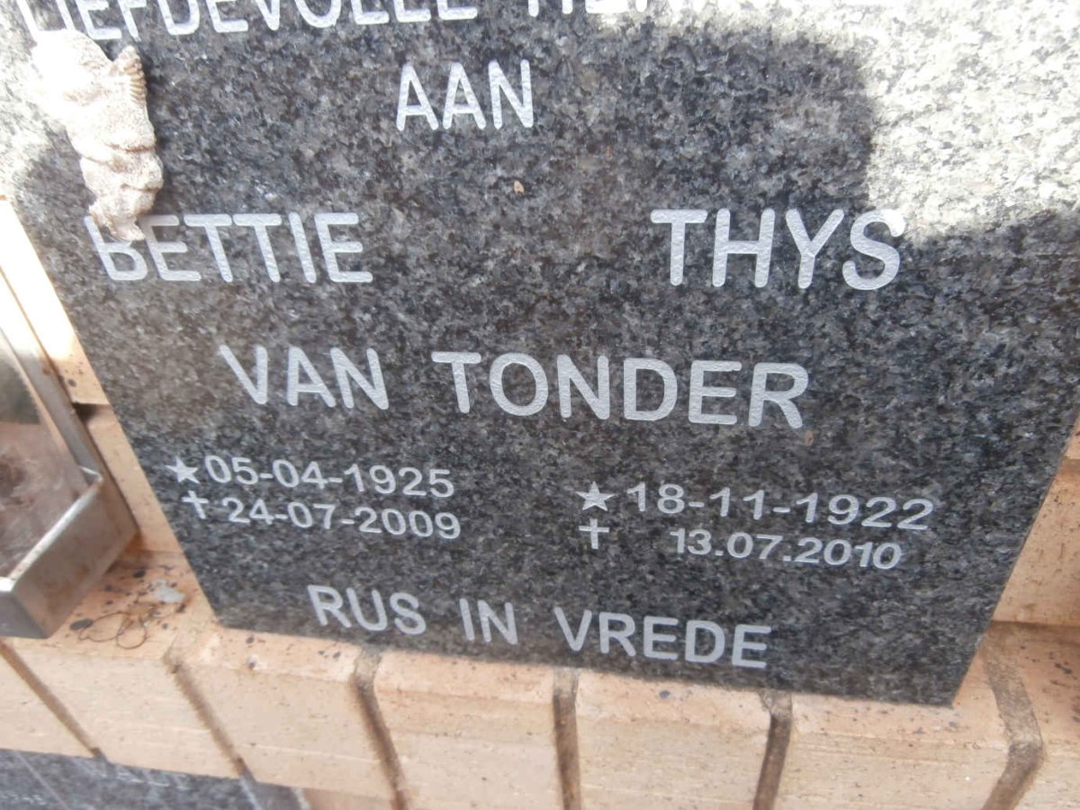 TONDER Thys, van 1922-2010 &amp; Bettie 1925-2009
