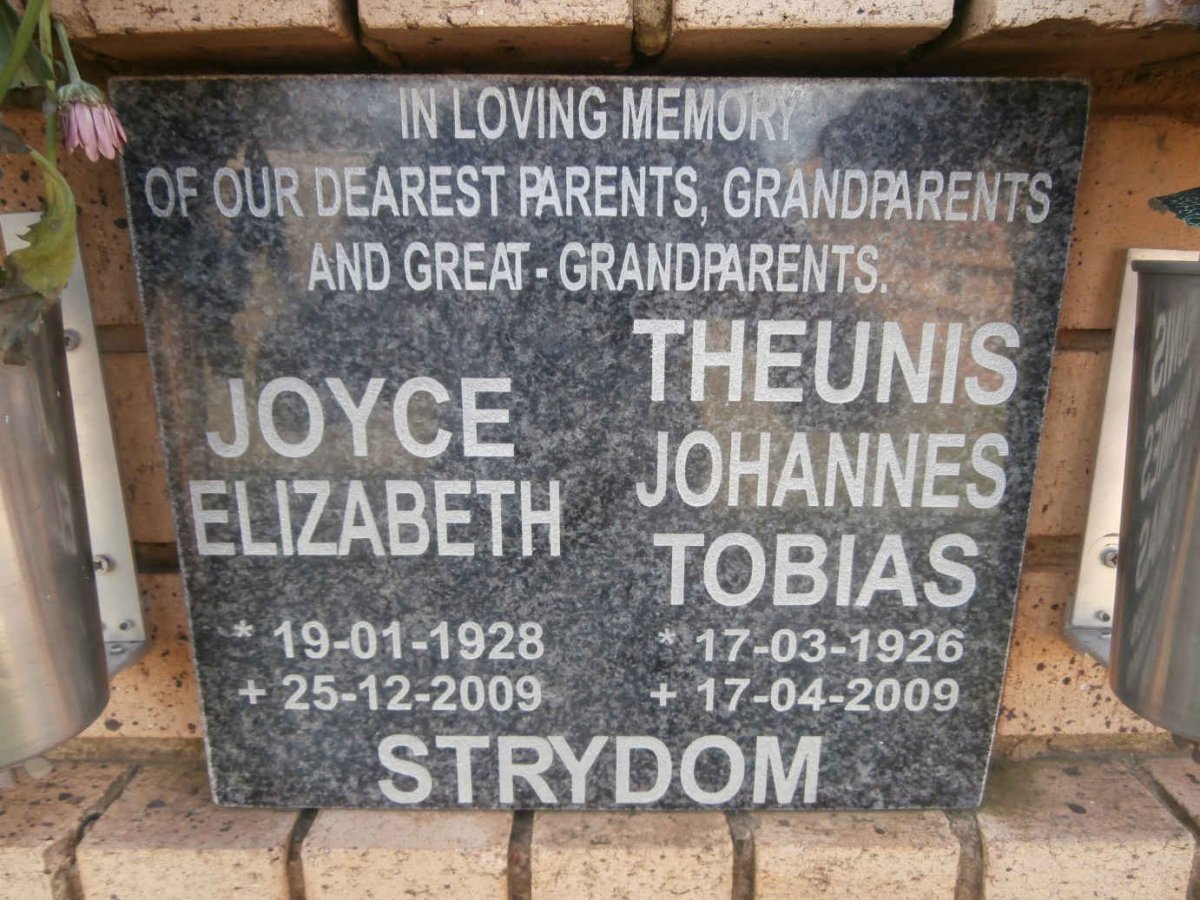 STRYDOM Theunis Johannes Tobias 1926-2009 &amp; Joyce Elizabeth 1928-2009