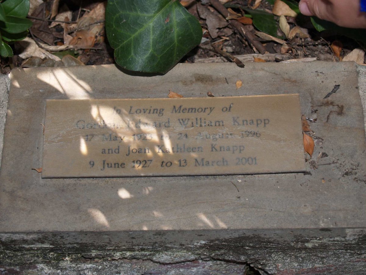 KNAPP Gordon Edward 1923-1996 &amp; Joan Kathleen 1927-2001