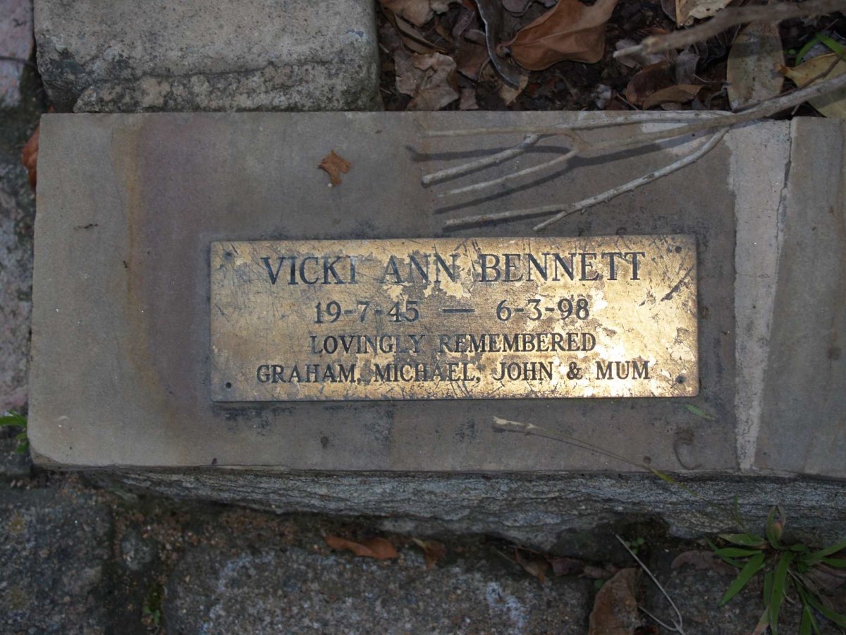 BENNETT Vicki Ann 1945-1998