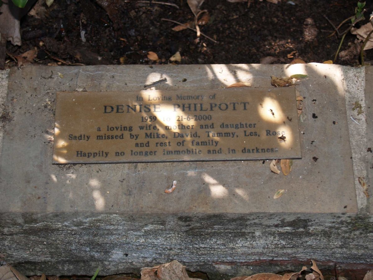 PHILPOTT Denise 1959-2000