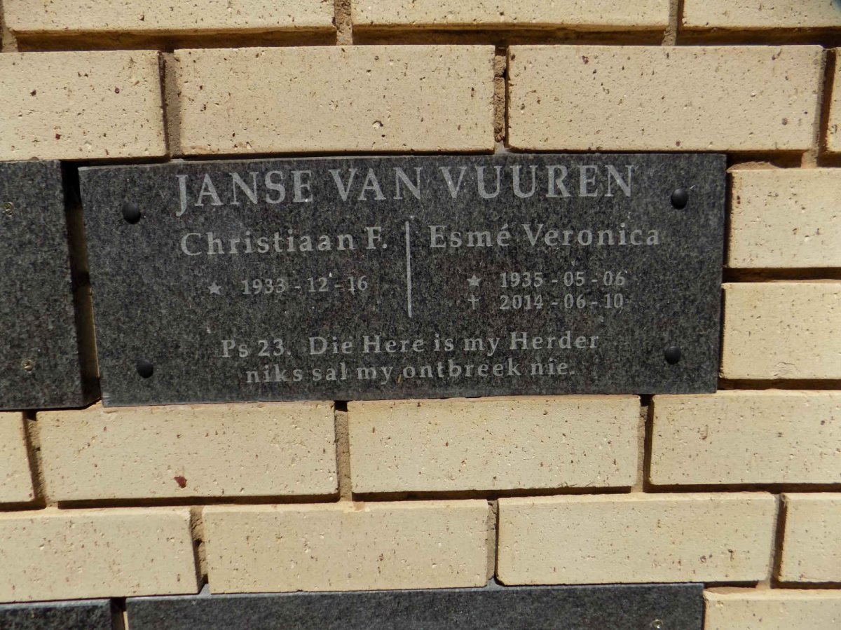 VUUREN Christiaan F., Janse van 1933- &amp; Esmé Veronica 1935-2014