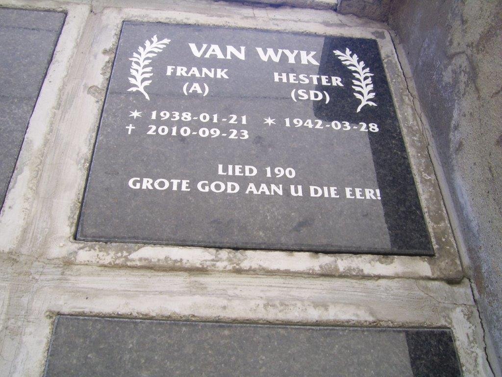 WYK Frank A., van 1938-2010 &amp; Hester S.D. 1942-