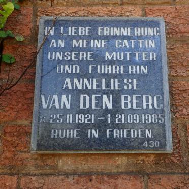 BERG Anneliese, van den 1921-1985