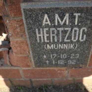 HERTZOG A.M.T. nee MUNNIK 1923-1992