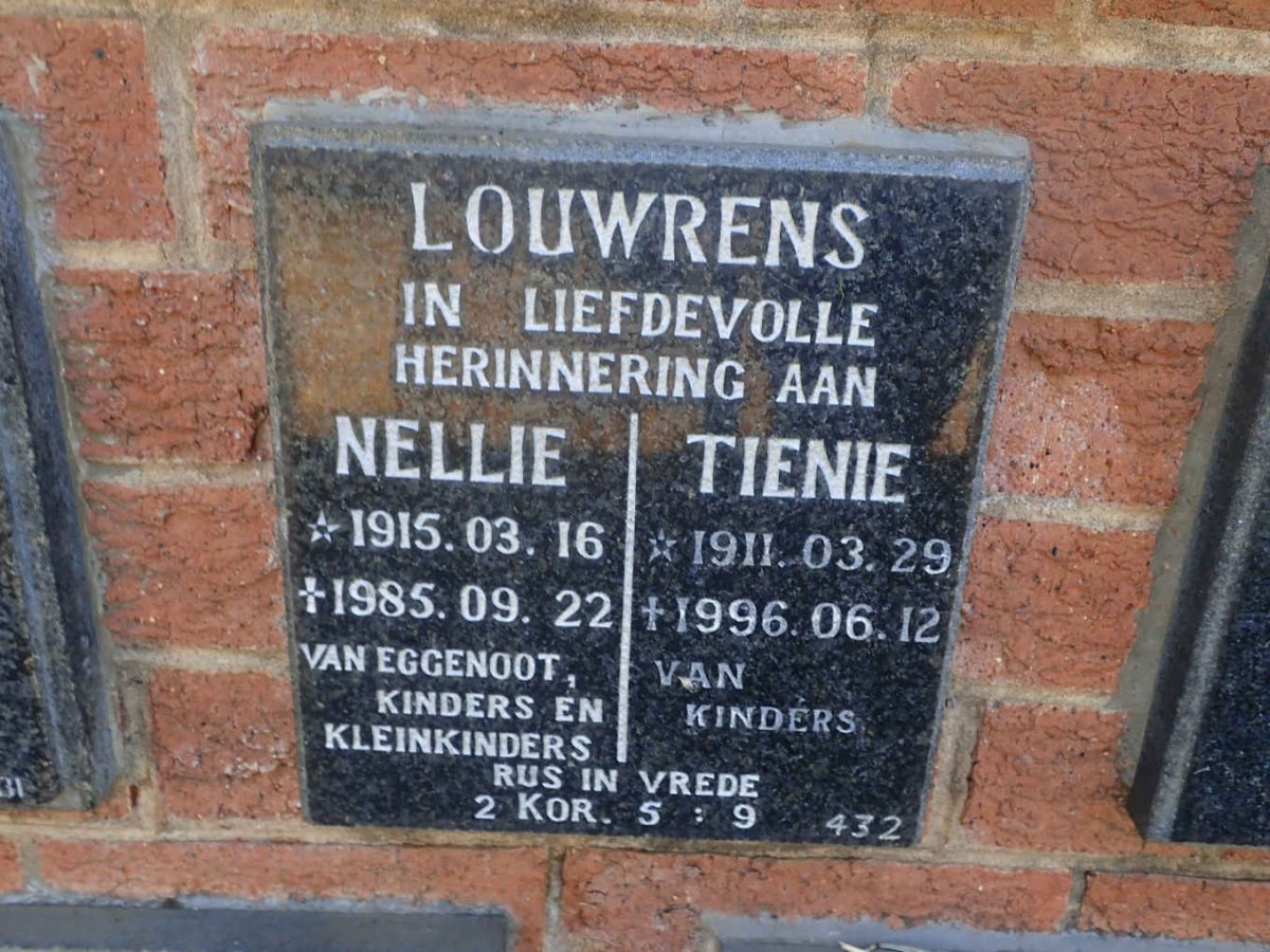 LOUWRENS Tienie 1911-1996 &amp; Nellie 1915-1985