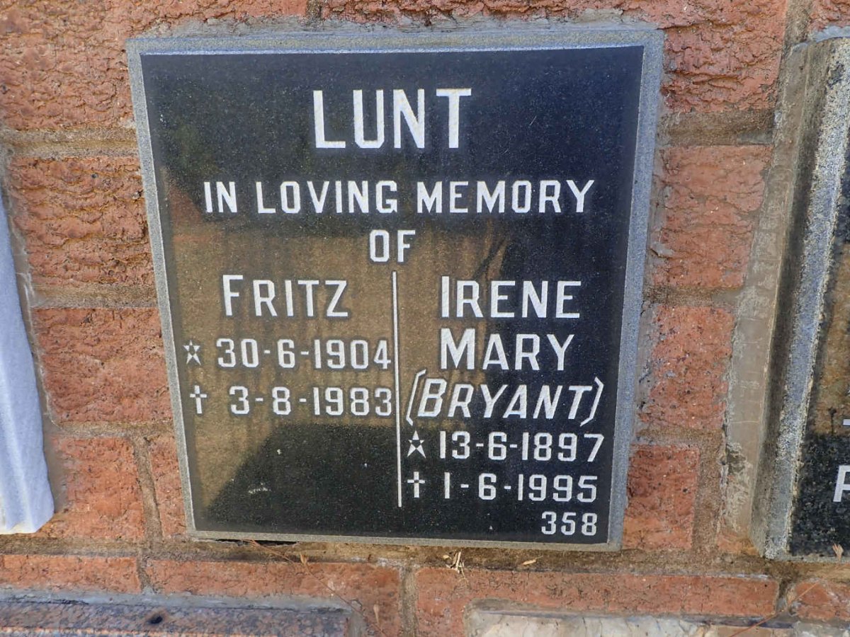 LUNT Fritz 1904-1983 &amp; Irene Mary BRYANT 1897-1995