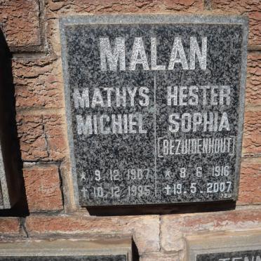 MALAN Mathys Michiel 1907-1995 &amp; Hester Sophia BEZUIDENHOUT 1916-2007