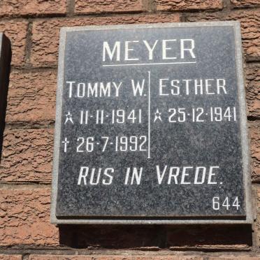 MEYER Tommy W. 1941-1992 &amp; Esther 1941-