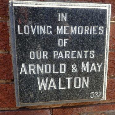 WALTON Arnold &amp; May