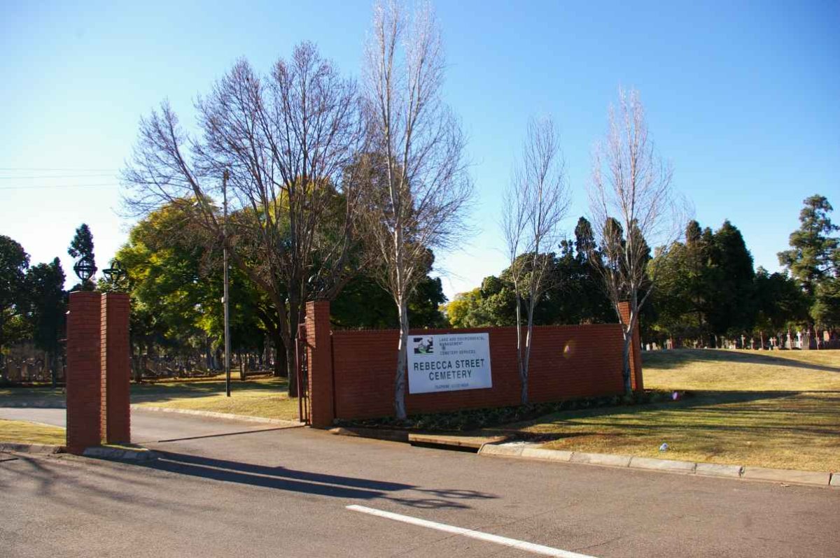 01. Entrance to the cemetery