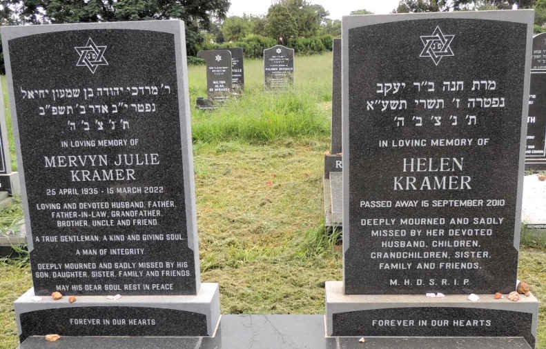 KRAMER Mervyn Julie 1935-2022 & Helen -2010