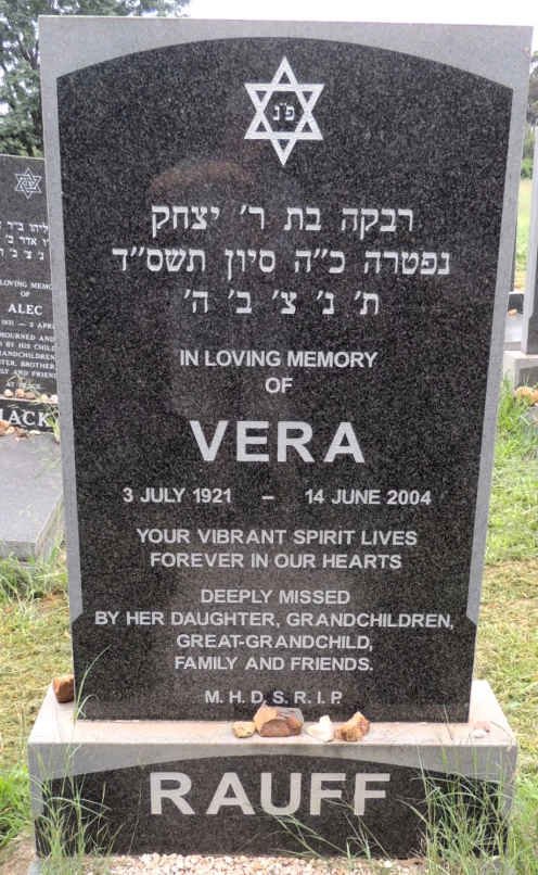 RAUFF Vera 1921-2004