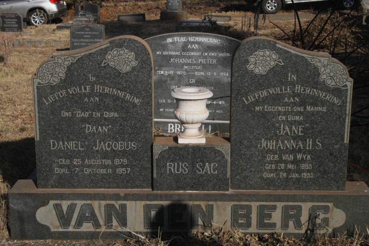 BERG Daniel Jacobus, van den 1879-1957 & Johanna H.S. VAN WYK 1885-1955 :: BERG Daniel Jacobus, van den 1916-1996_2