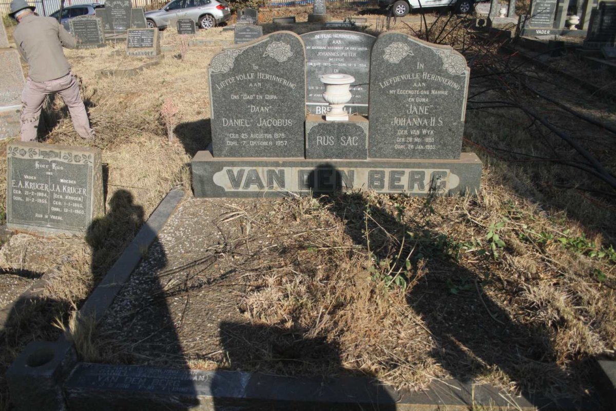 BERG Daniel Jacobus, van den 1879-1957 & Johanna H.S. VAN WYK 1885-1955 :: BERG Daniel Jacobus, van den 1916-1996_1