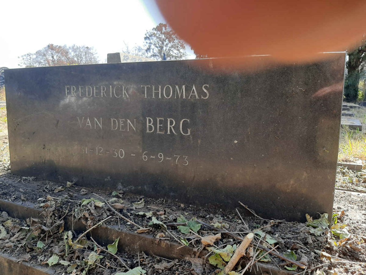 BERG Frederick Thomas, van den 1930-1973