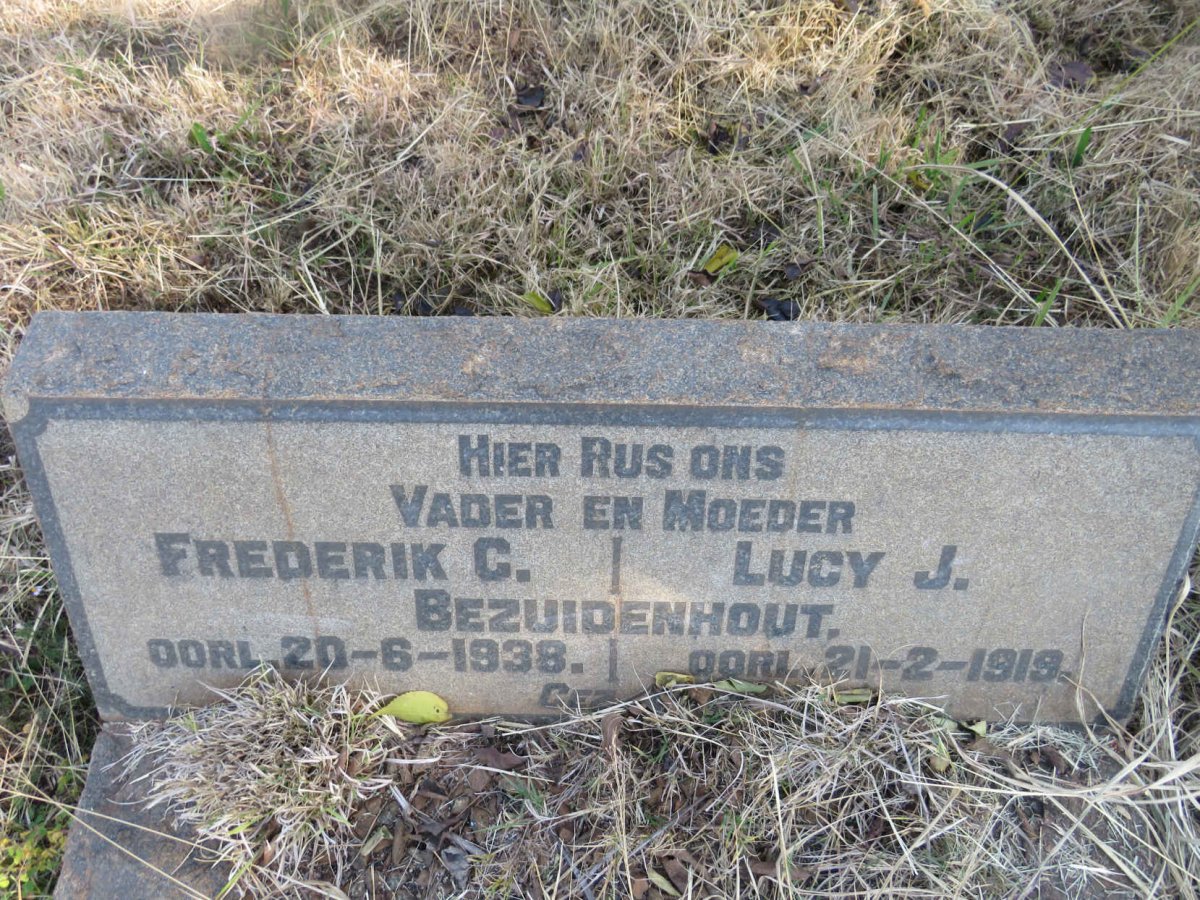 BEZUIDENHOUT Frederik C. -1938 & Lucy J. -1919