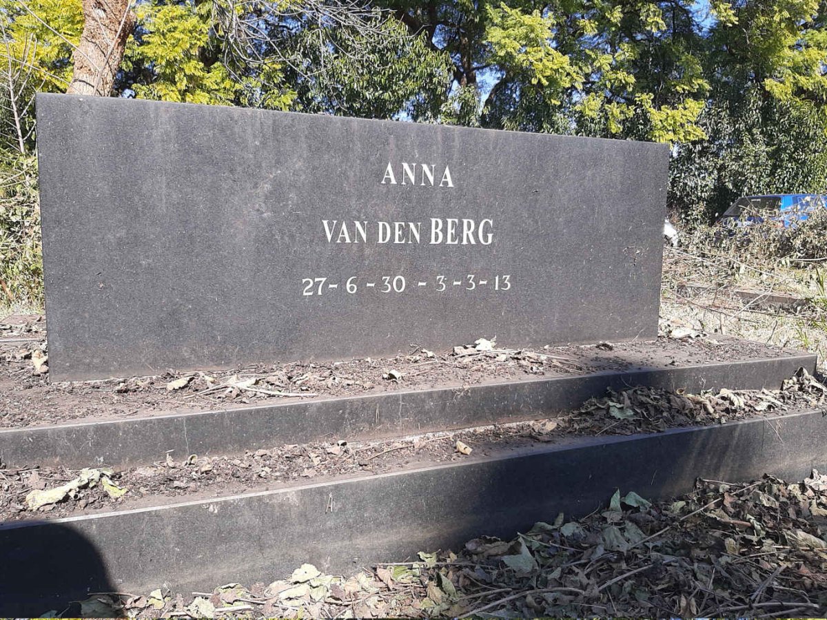 BERG Anna, van den 1930-2013