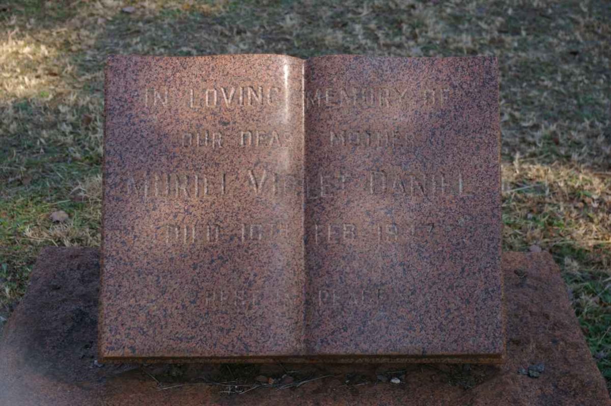 DANIEL Muriel Violet -1947