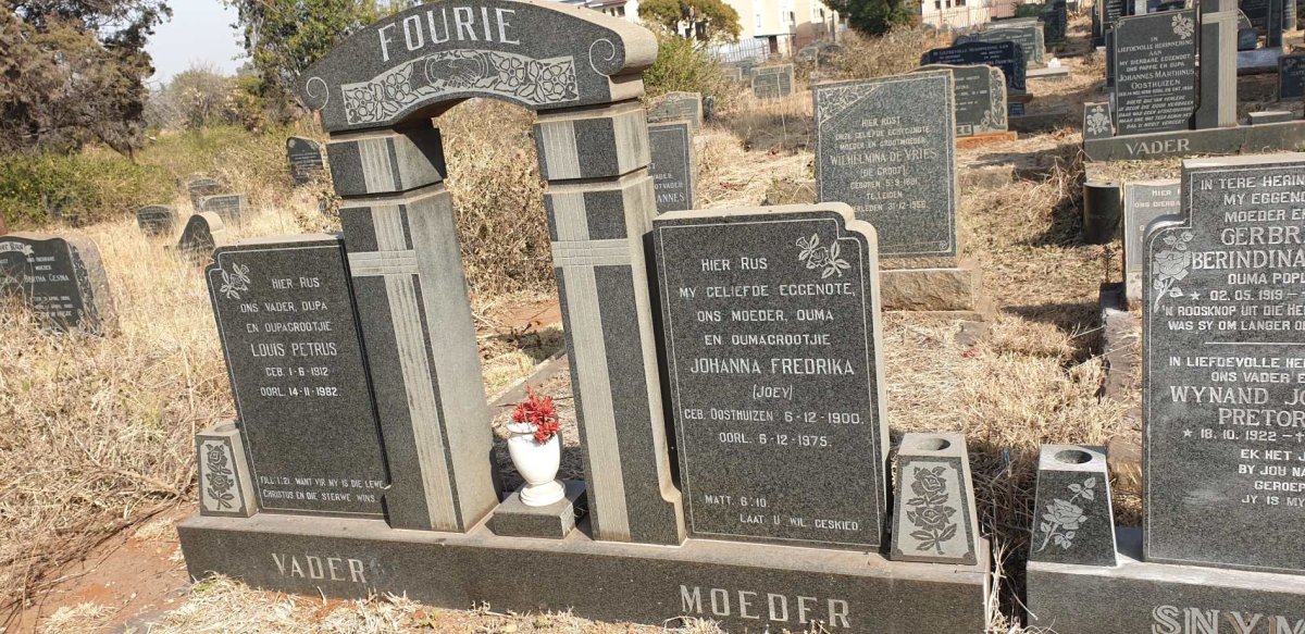 FOURIE Louis Petrus 1912-1982 & Johanna Fredrika OOSTHUIZEN 1900-1975