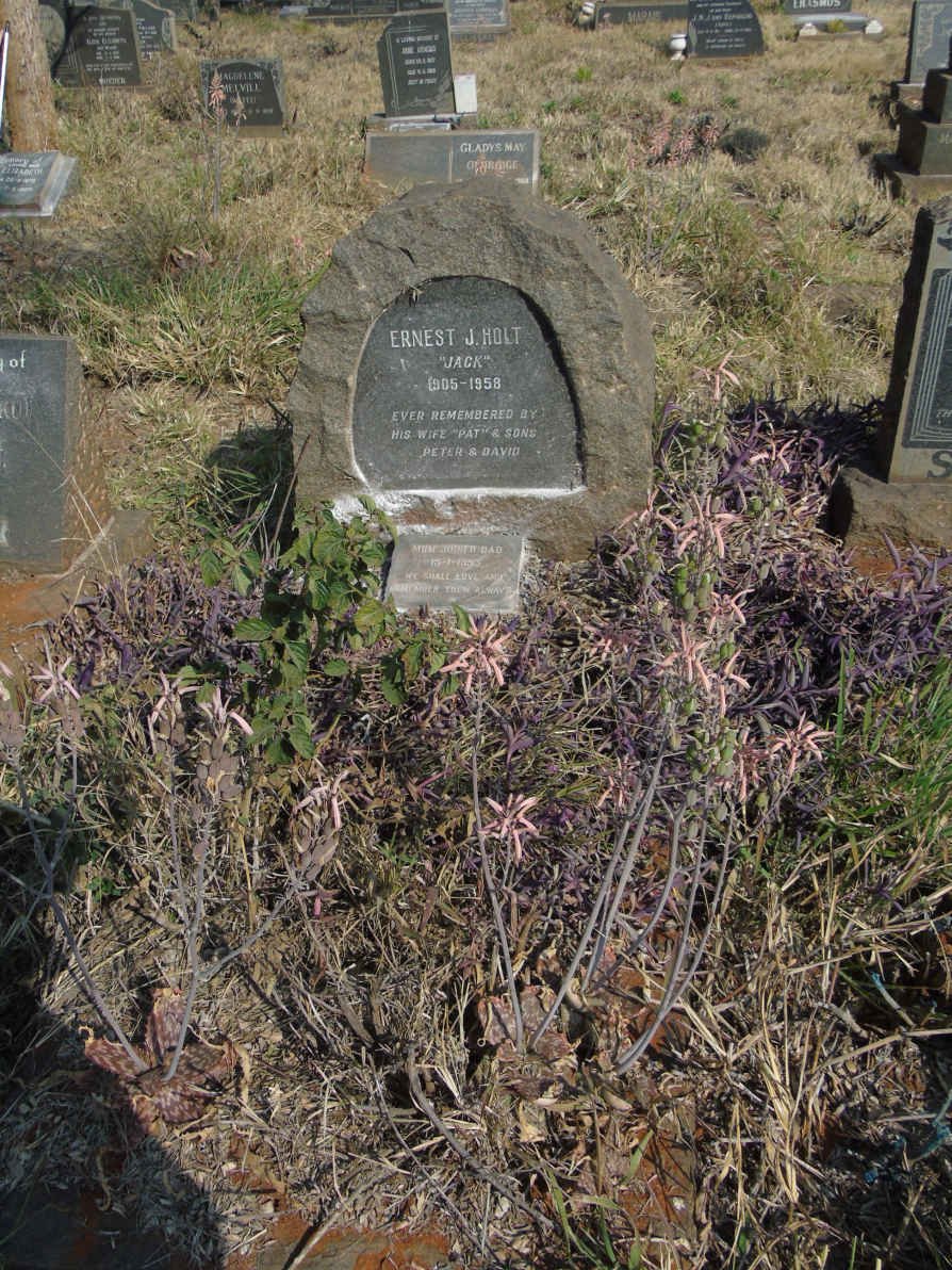 HOLT Ernest J. 1905-1958 & Pat -1993 _1
